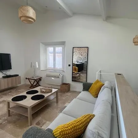 Strelizia - New Old For 4 Ac Apartment