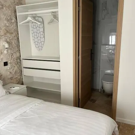 Strelizia - New Old For 4 Ac Apartment Antibes